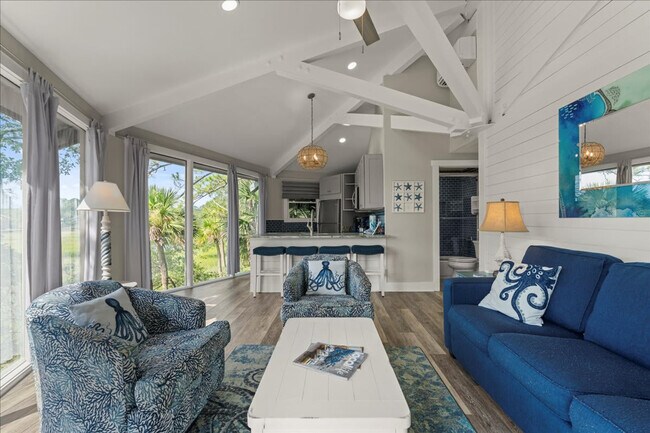 Foto del edificio - 2041 Deer Island Rd