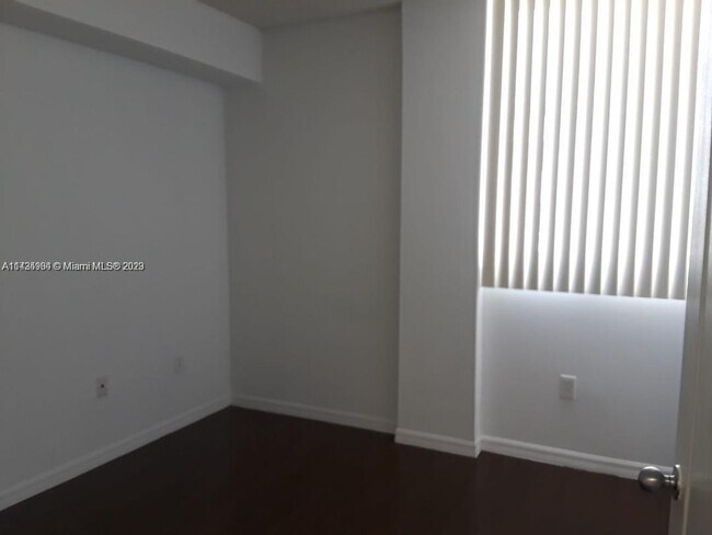 Foto del edificio - 5091 NW 7th St