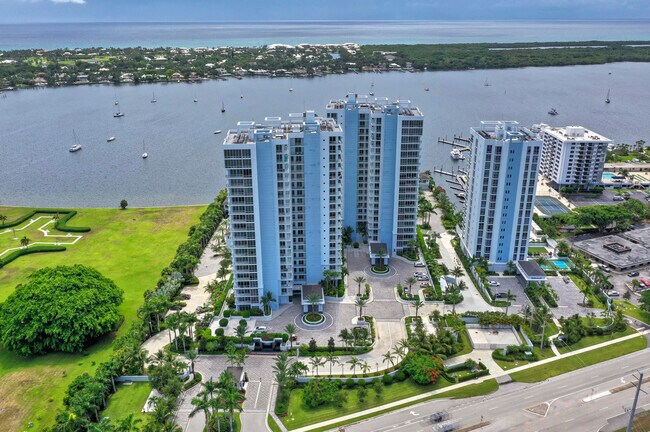 Foto del edificio - 1 Water Clb Wy