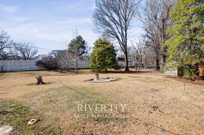 Photo - A MUST SEE LOCATED IN A BEAUTIFUL PART OF THE CITY!!!!!! SECTION 8 WELCOMED!! House