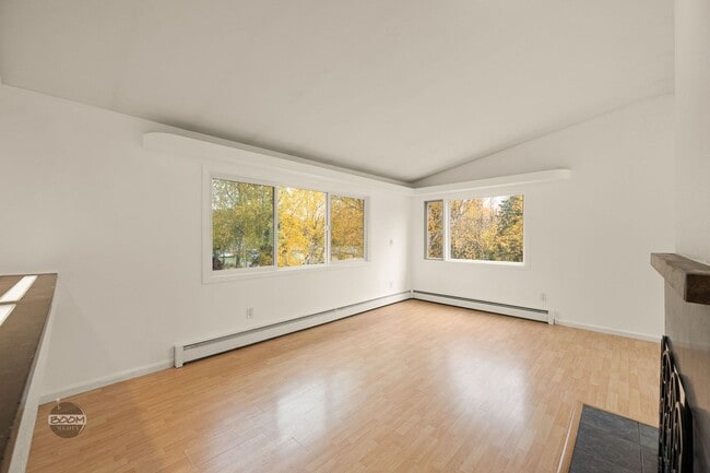 Foto del edificio - 4BD/2BA Anchorage Home – New Carpet, Fenced Yard, Near JBER