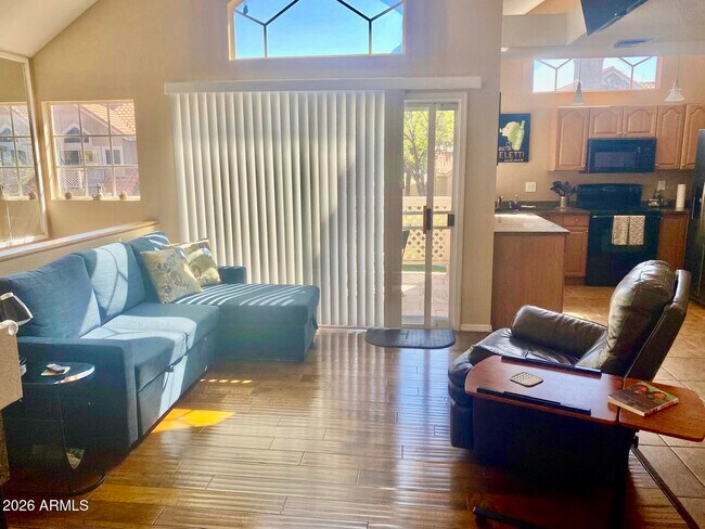 Foto del edificio - 1633 E Lakeside Dr
