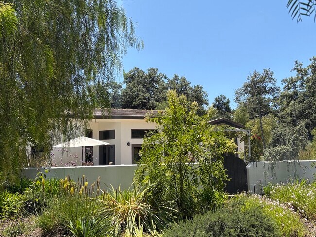 Foto del edificio - 340A Longhorn Ln