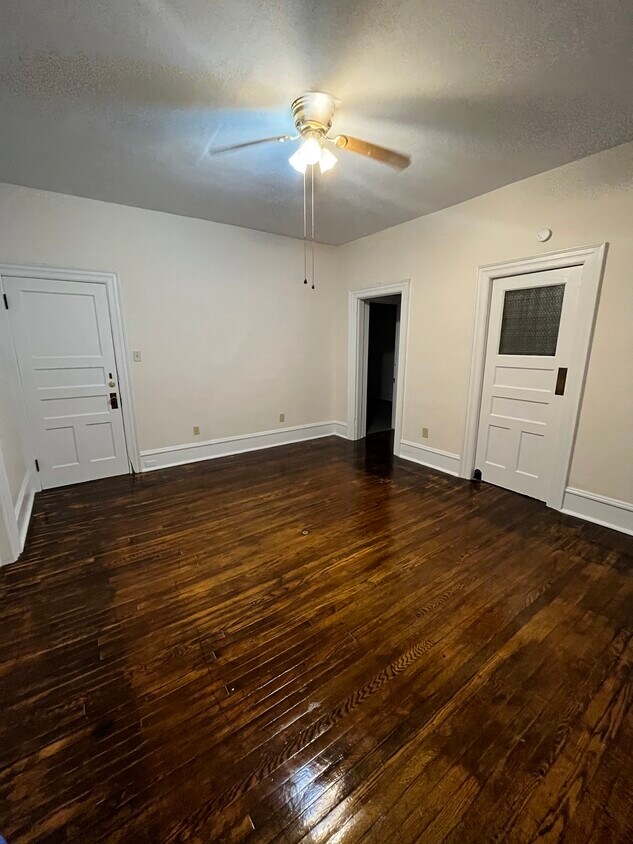 Primary Photo - 637 W 4th St
