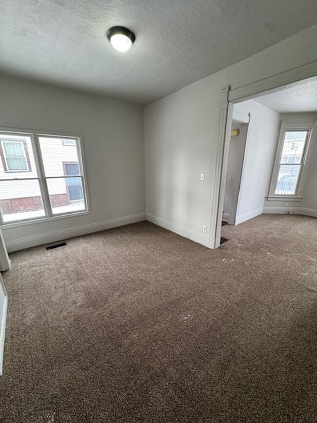 Building Photo - 1216 Lake Ave