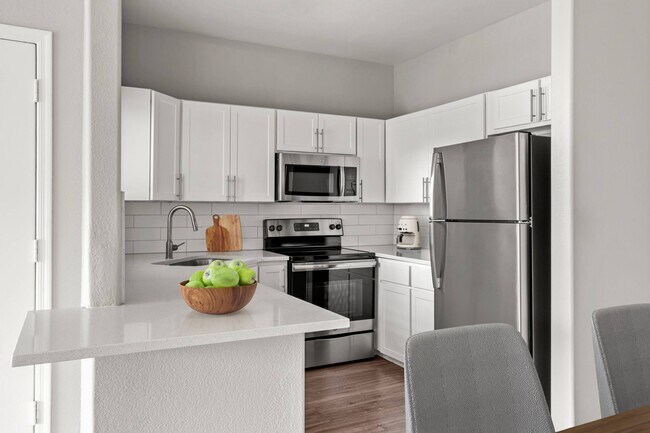 Foto del edificio - Finisterra Apartment Homes