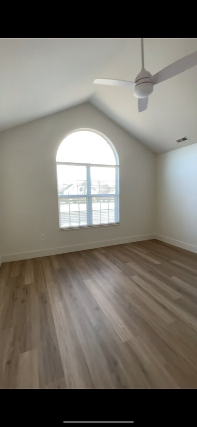 Foto del edificio - 500 Dandy Brush Ln W