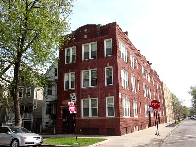 Building Photo - 3359 W Berteau Ave