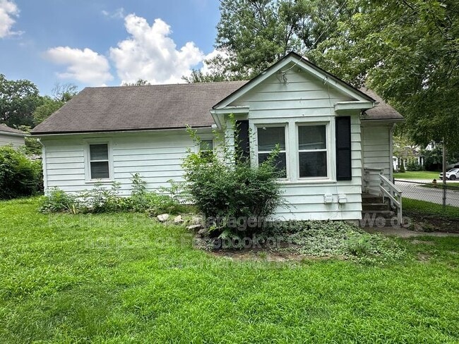 Building Photo - 6101 Fontana St