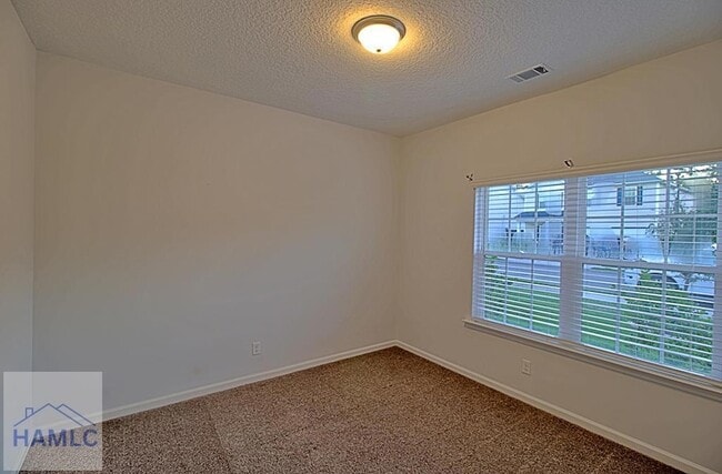 Building Photo - 68 Daylily Ct