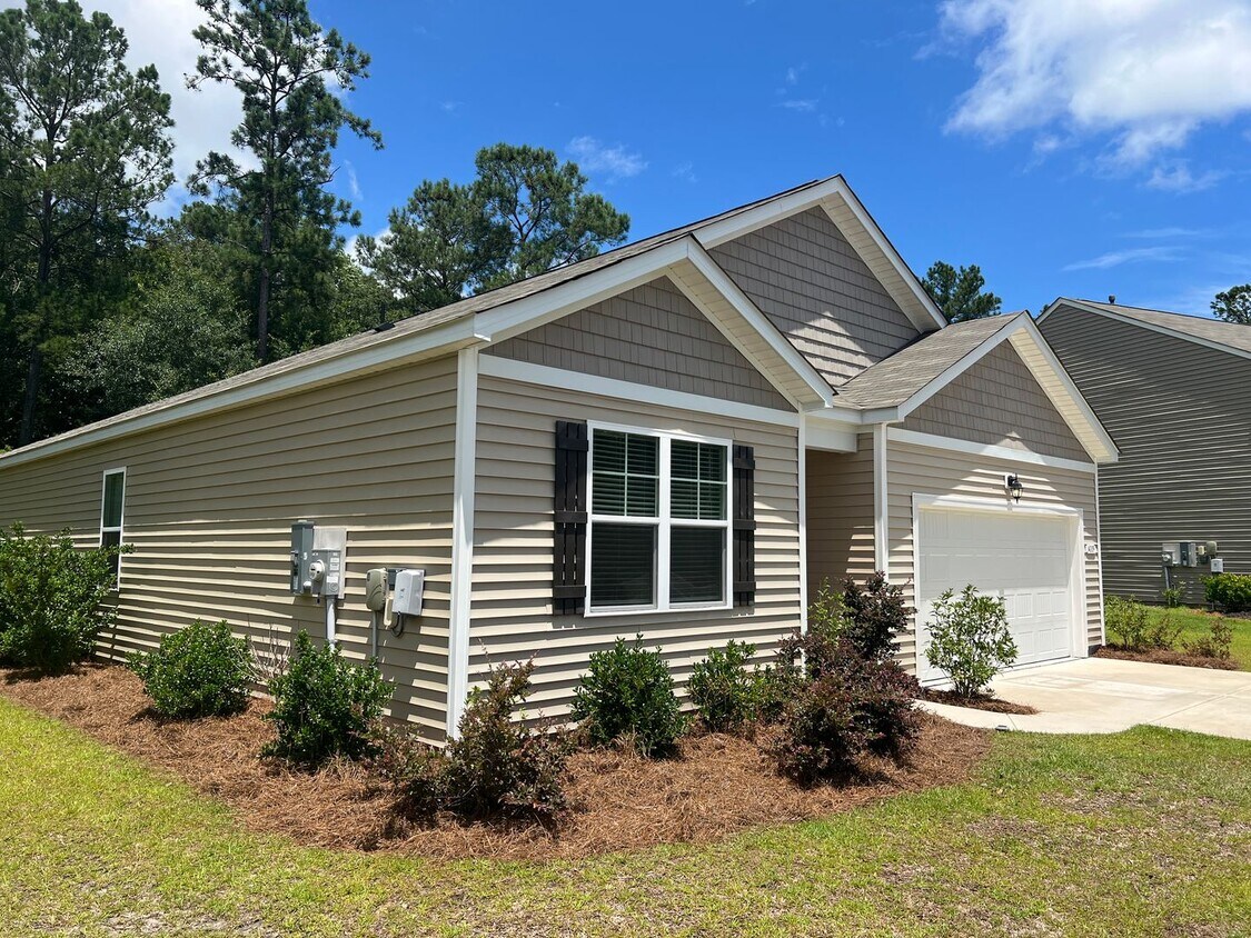 Primary Photo - Pet-Friendly, Four-Bedroom, Two-Bath Home ...