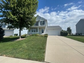 Building Photo - 2415 Lakewood Dr