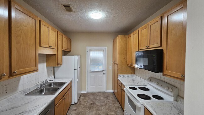 Foto del edificio - 8670 Thomas Rd