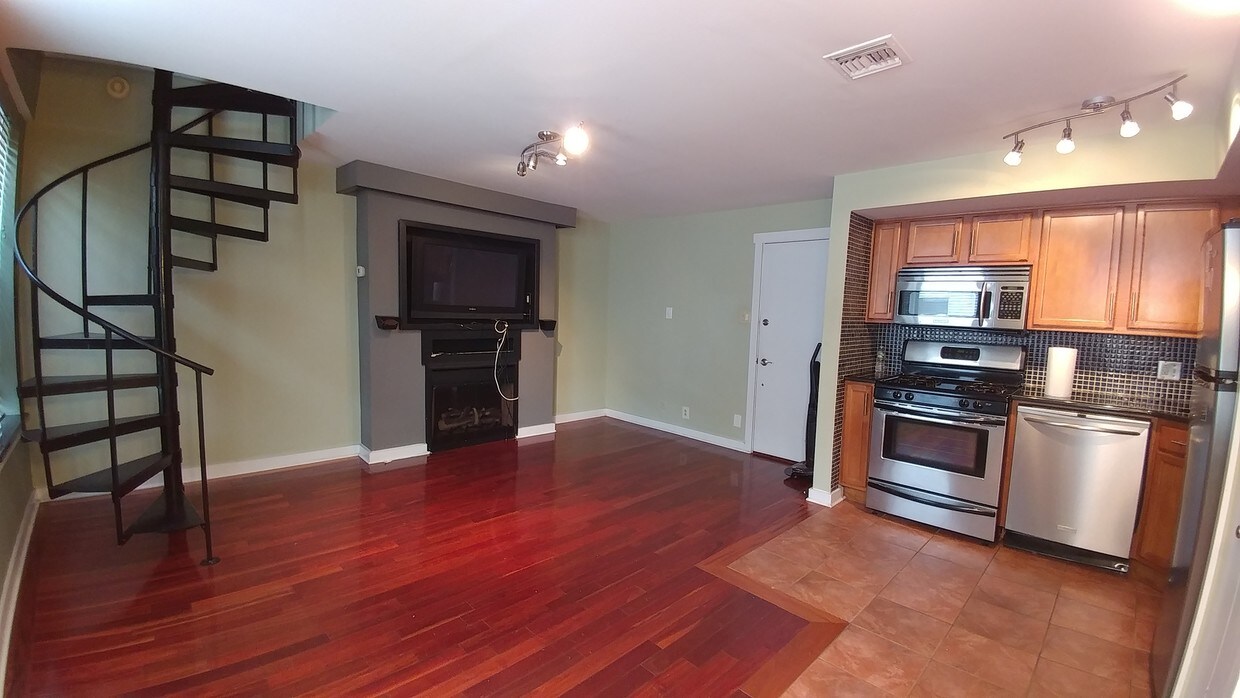 Primary Photo - 719 Walnut St