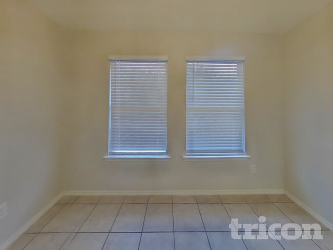 Building Photo - 1630 Emily Ln