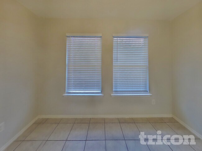 Foto del edificio - 1630 Emily Ln