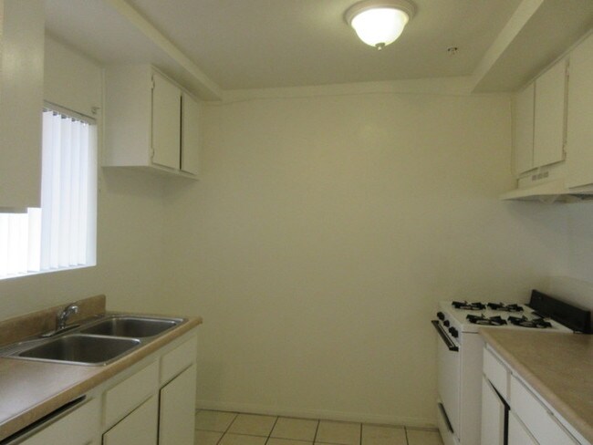 Foto del edificio - 1402 N Durant St