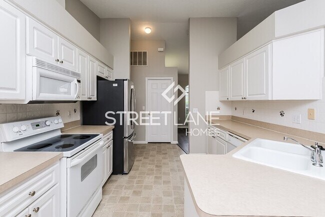 Foto del edificio - NOW OFFERING THE FIRST FULL MONTH FREE AND...