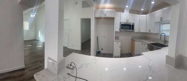 Foto del edificio - 4422 W 164th St