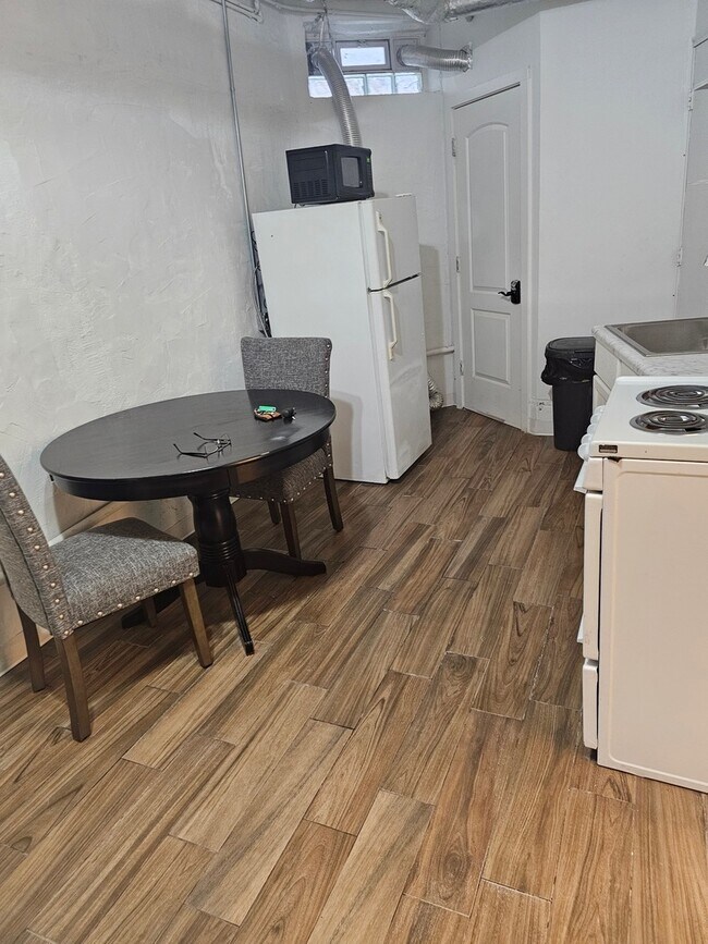 Foto del edificio - 2611 W Peterson Ave