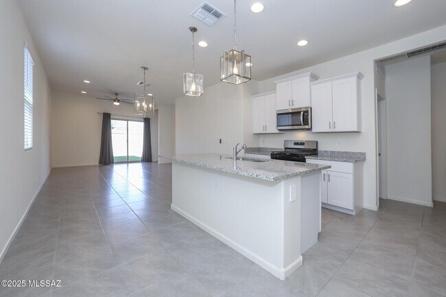 Building Photo - 4882 E Greenway Wash Dr