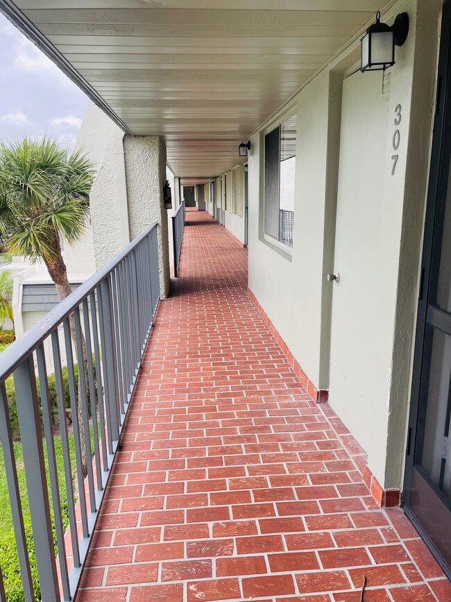 Foto del edificio - 4080 Tivoli Ct