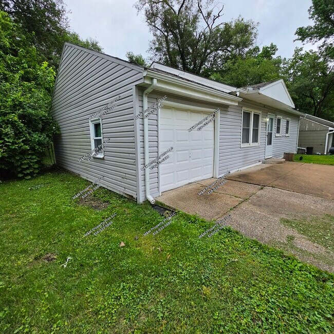 Foto del edificio - Beautiful 3 bedrooms and 1 bath home located on N 82nd St in Kansas City, KS