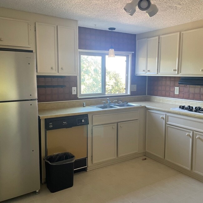 Foto del edificio - 8680 Feliz Creek Dr
