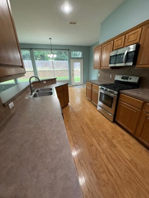 Foto del edificio - 625 Winding Brook Ln