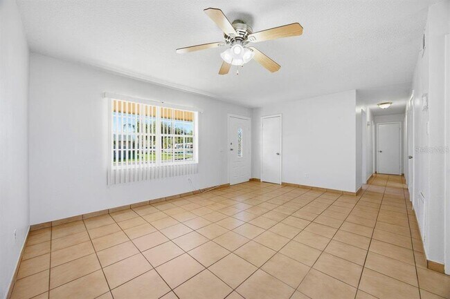 Foto del edificio - 5681 Tulip Ave