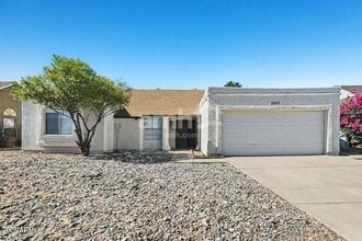 Building Photo - 5553 W Shangri La Rd