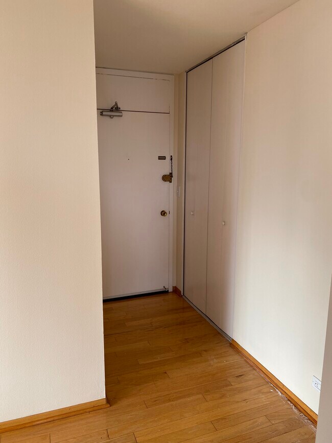 Entry - 70 W Burton Plz