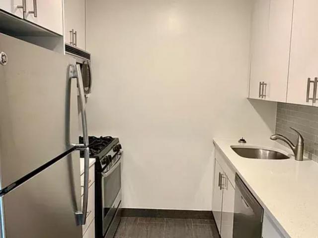 Building Photo - 2 bedroom in NEW YORK NY 10036