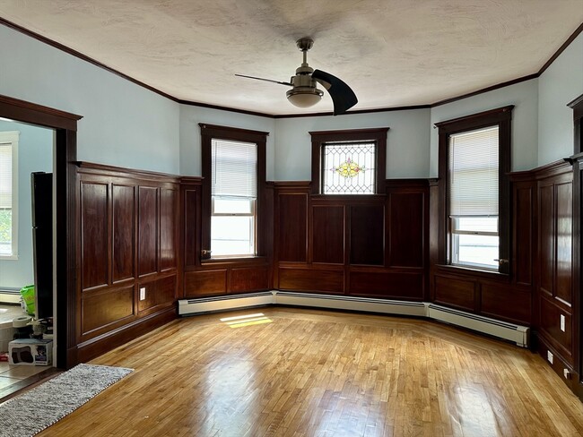 Building Photo - 55 Lithgow St