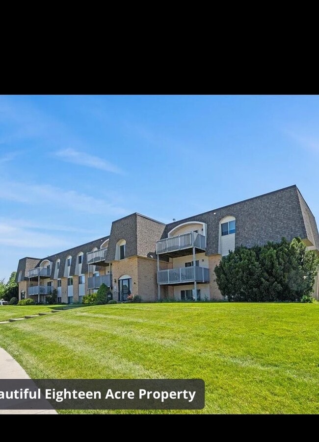 Building Photo - Country Club View