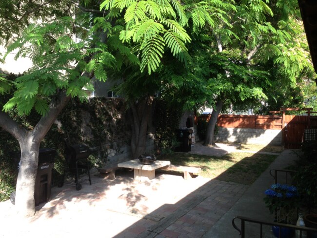 Foto del edificio - 1749 Silver Lake Blvd