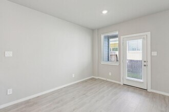 Building Photo - 567 Avisa Dr