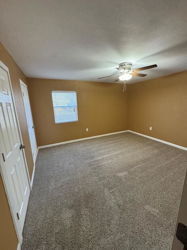 Foto del edificio - 2826 Hilltop Dr