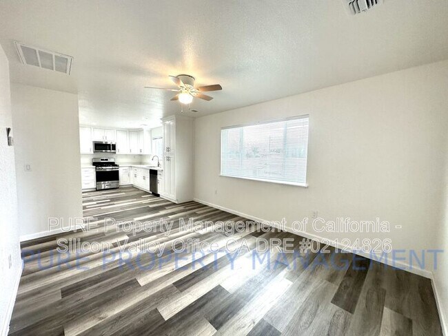 Building Photo - 755 Palm Ave