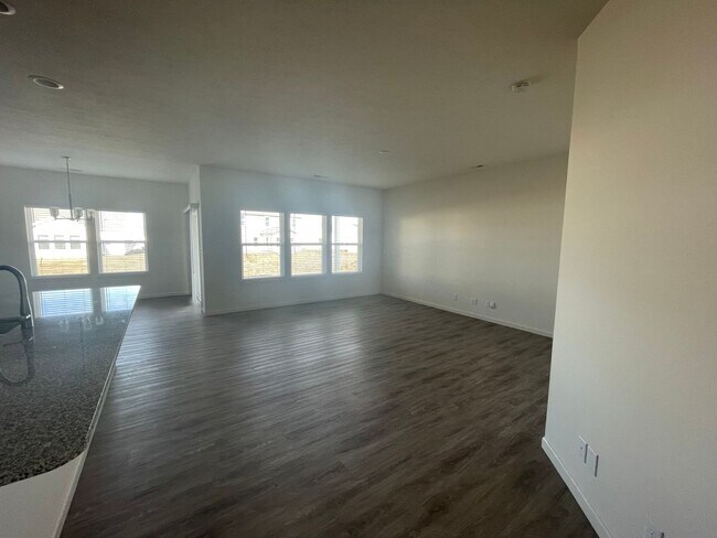 Building Photo - Newly Built 3 Bedroom House!
