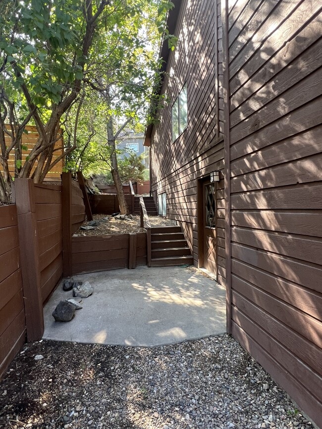 Building Photo - 1075 Woodbridge Dr