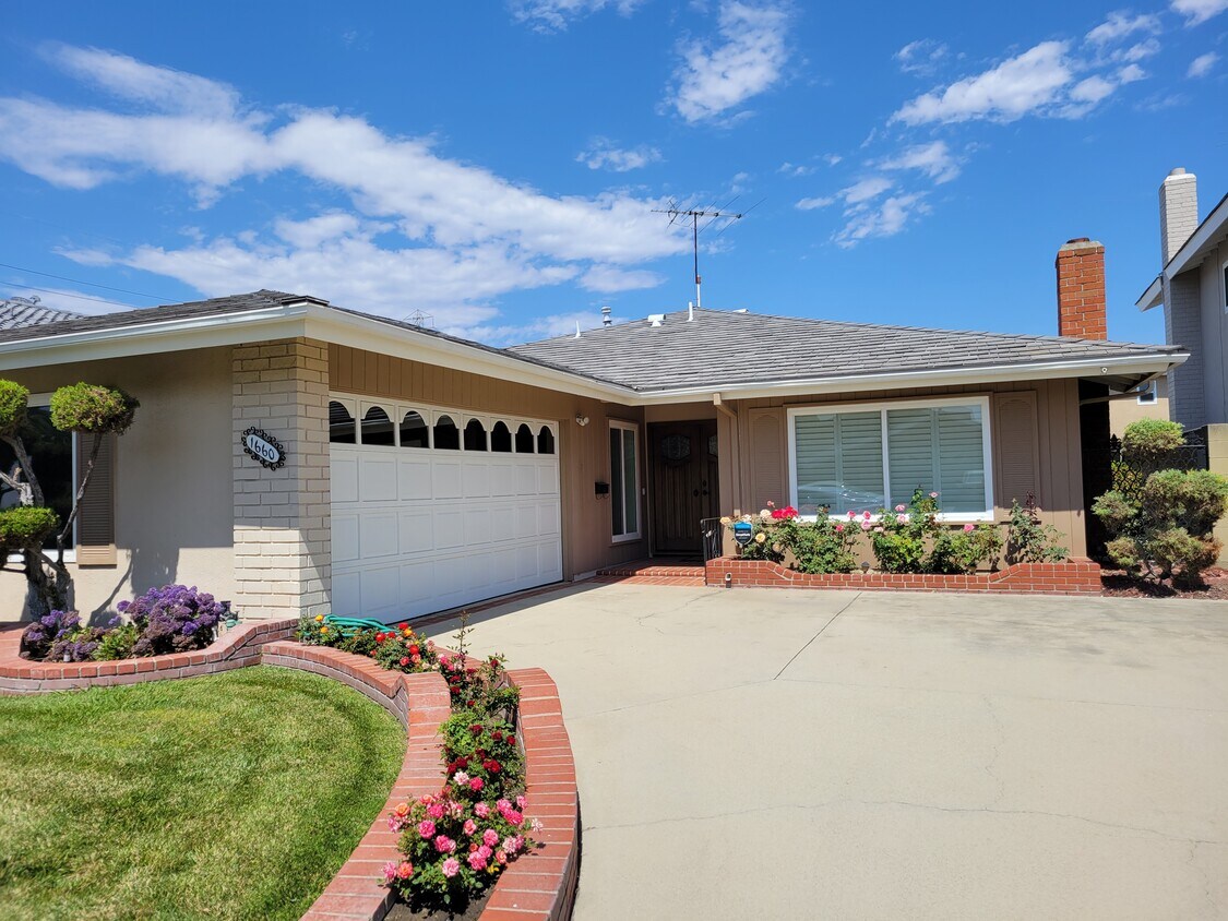 Single Story detached on a cul de sac - 1660 S Tiara Way