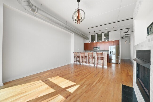 Foto del edificio - 1224 W Van Buren St