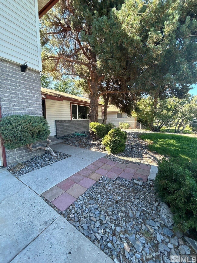 Building Photo - 1955 Matteoni Dr