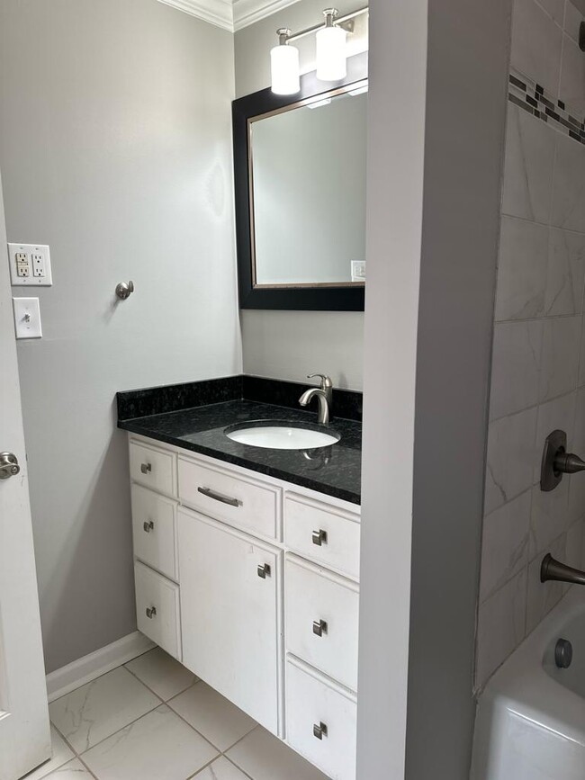 Master bathroom, tile and granite countertops - 2714 Leo Dr