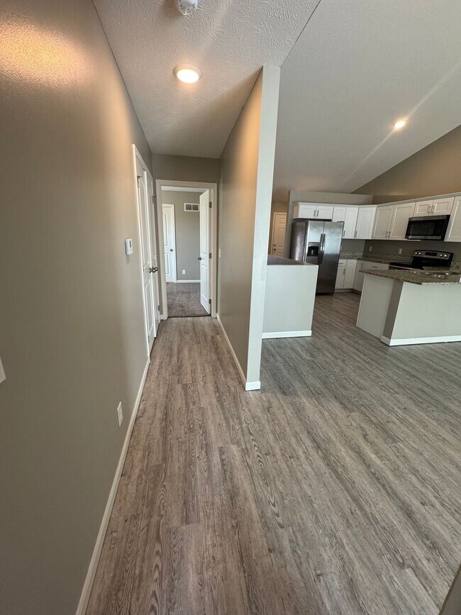 Building Photo - 1059 N 170th Ave