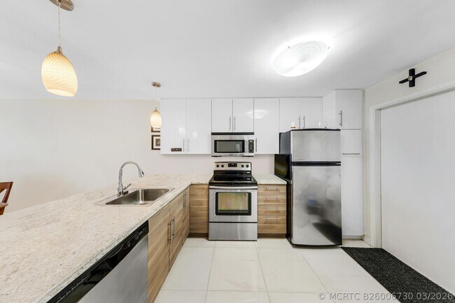 Building Photo - 3091 N Course Dr