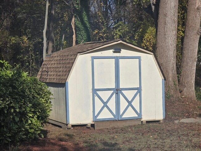 Building Photo - 8356 Ellerson Dr