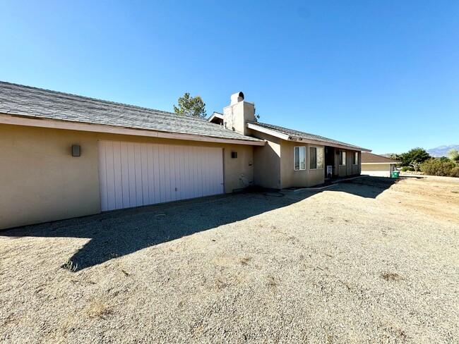 Building Photo - 2 Bedroom/2 Bathroom home with office