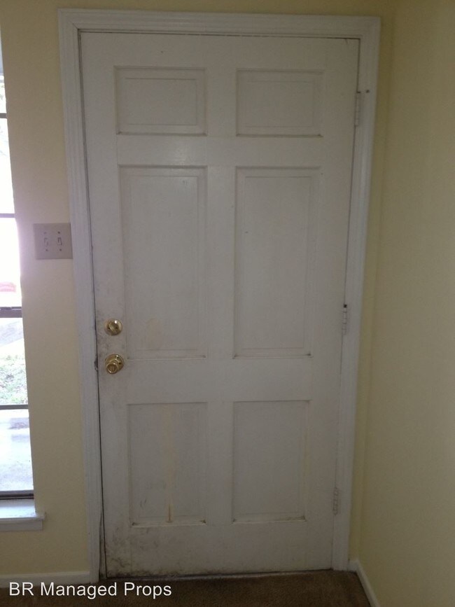 Building Photo - 4 br, 2 bath House - 820 Burgin